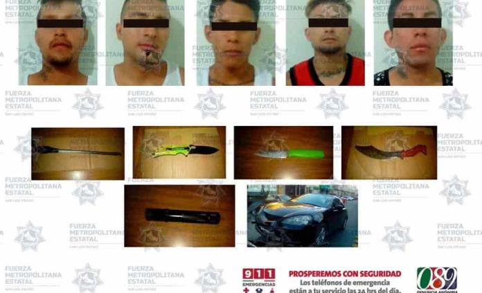 Aseguran a cinco hombres en auto sin placas y con armas prohibidas en Prados de Oriente