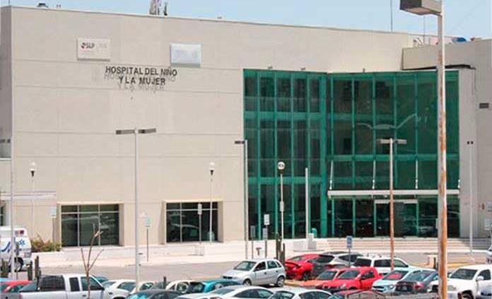 Mujer dio a luz en baño del Hospital del Niño y la Mujer y su bebé