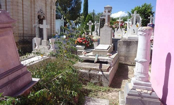Hay tumbas en mal estado en el Hidalgo