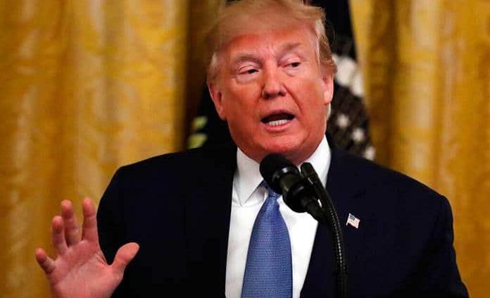 Trump dice que no tratará más con el embajador británico y critica a Theresa May