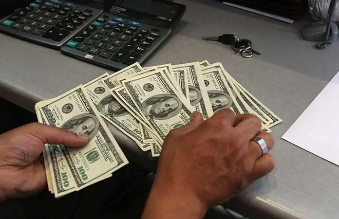 Depreciación del Peso Frente al Dólar Tras Anuncios de la Fed
