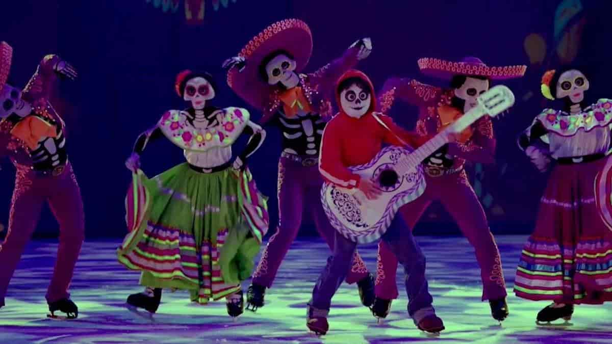 El folclor de la cinta “Coco” cautiva en espectáculo sobre hielo