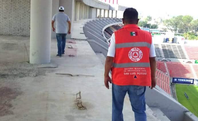 Recomienda PC soldar barandales, fijar algunos asientos y recoger escombro en el estadio Lastras