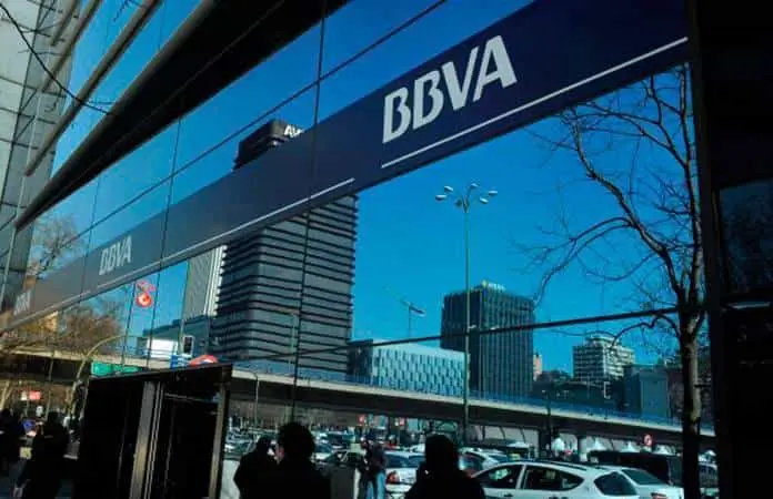 BBVA restablece servicio tras fallas en banca móvil