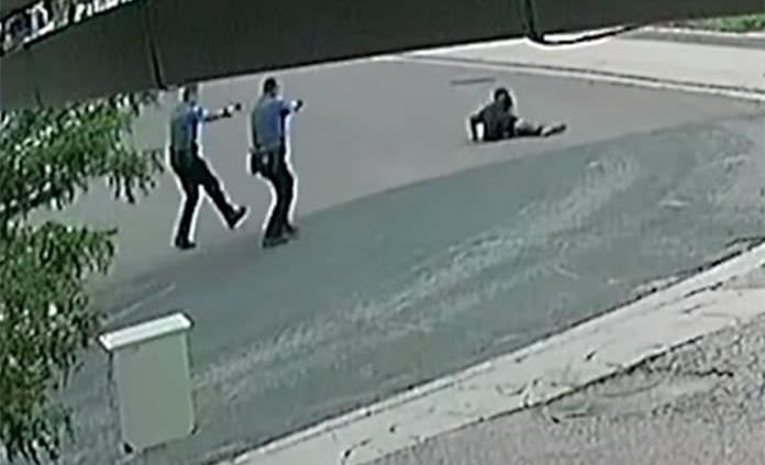 Polémica en EU tras video que exhibe a policía cuando mata a un afroamericano a tiros por la espalda