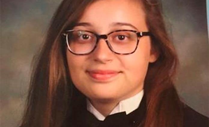 Retiran foto de alumna porque posó con smoking en una escuela de Alabama