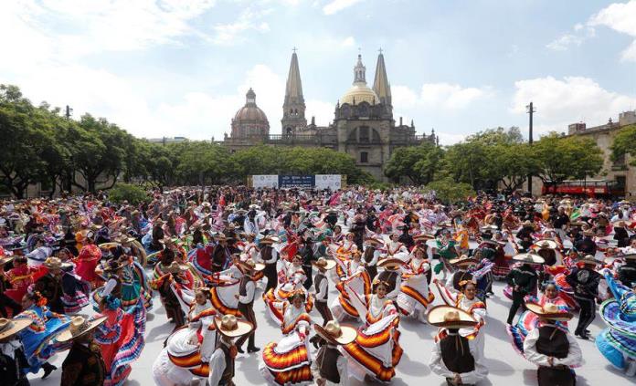 México logra el récord Guinness de danza folclórica más grande del mundo
