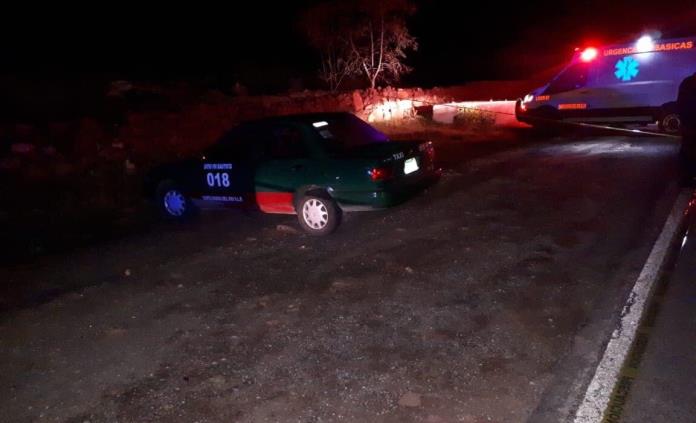 Encuentran a un hombre muerto a bordo de un taxi; tenía huellas de violencia