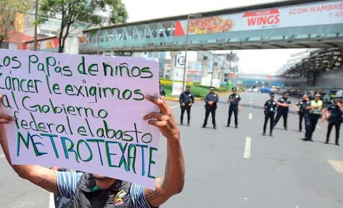 AMLO asegura que revisa el caso de la muerte de niña con cáncer por falta de medicamento