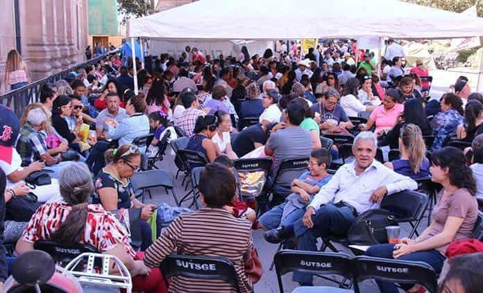 Burócratas logran aumento salarial de 6.7 por ciento