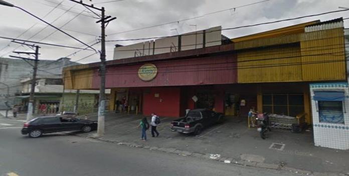 Ordenan arresto de vigilantes que torturaron a un joven por robar chocolates en Brasil