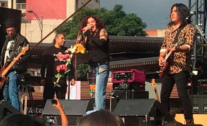 Kenny la de los Eléctricos se conmueve en recital dedicado al Metro