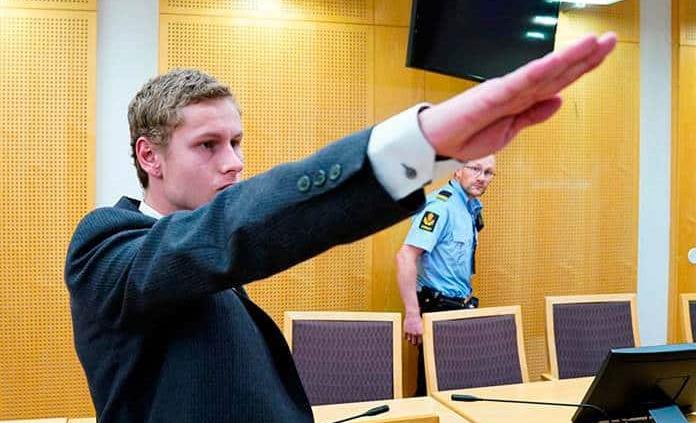 Autor de atentado contra mezquita noruega mató a su hermanastra por ser asiática