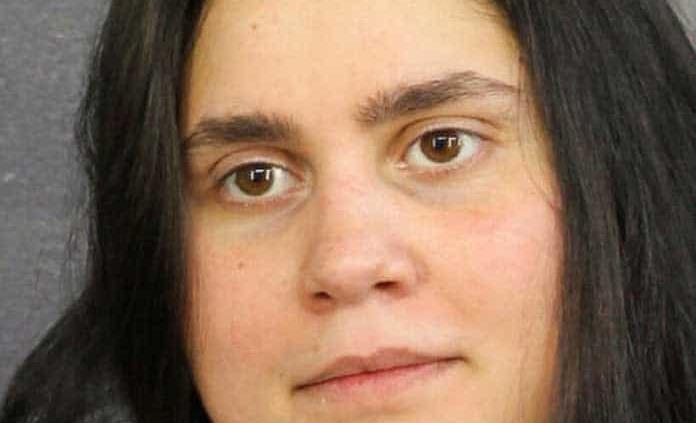 Condenan a pitonisa que cobró 1.6 millones de dólares por librar a una familia de una supuesta maldición