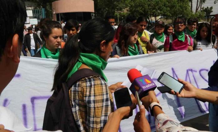 Feministas se deslindan de manifestaciones en la UASLP; convocan a asamblea exclusiva para mujeres