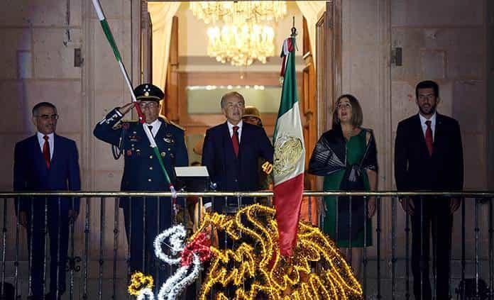 ¡Viva México!, arenga Carreras desde Palacio