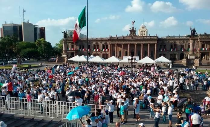 Frente Nacional por la Familia se manifiesta contra el aborto en NL