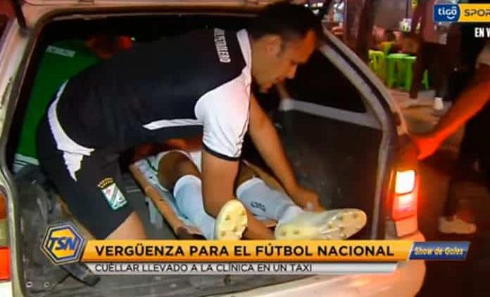 Un lesionado en la cajuela de un taxi revela carencias en el futbol boliviano (VIDEO)