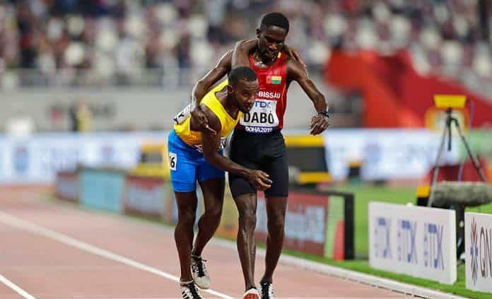 Descalifican a atleta que llegó desfallecido a la meta en el Mundial de Doha