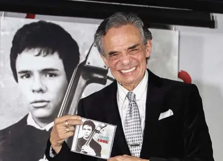 Emotivo homenaje a José José en el Auditorio Nacional