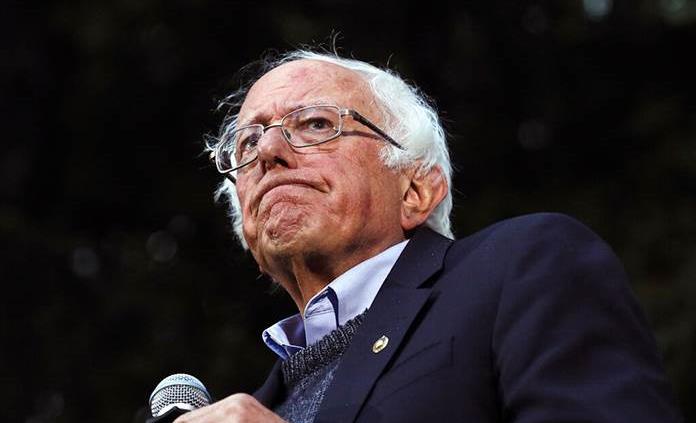 Hospitalizan al candidato demócrata Bernie Sanders por obstrucción arterial