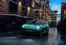 El coche eléctrico Volkswagen ID.3 se comunica con luz
