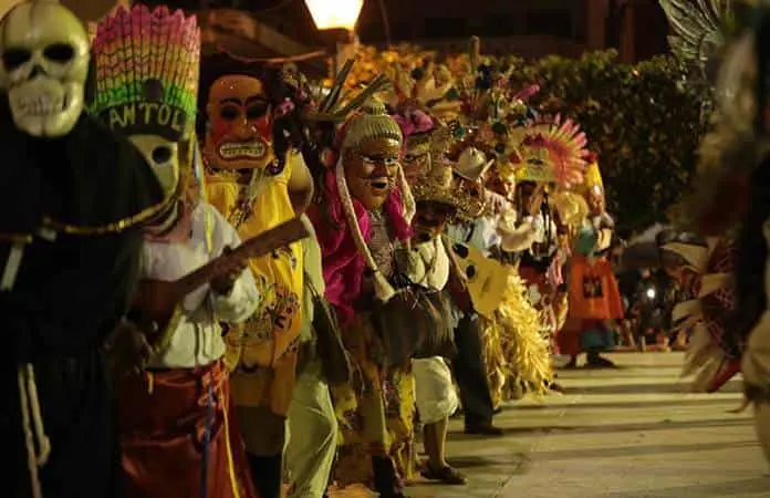 Desfile de Xantolo reúne a 200 estudiantes en Palma de la Cruz
