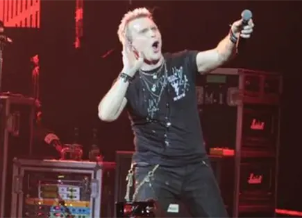 Con todo y lesión, Billy Idol ofrece concierto en CDMX Con todo y lesión, Billy Idol ofrece concierto en CDMX