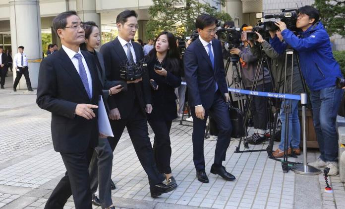 Líder de Samsung vuelve a los juzgados tras reabrirse su caso por corrupción