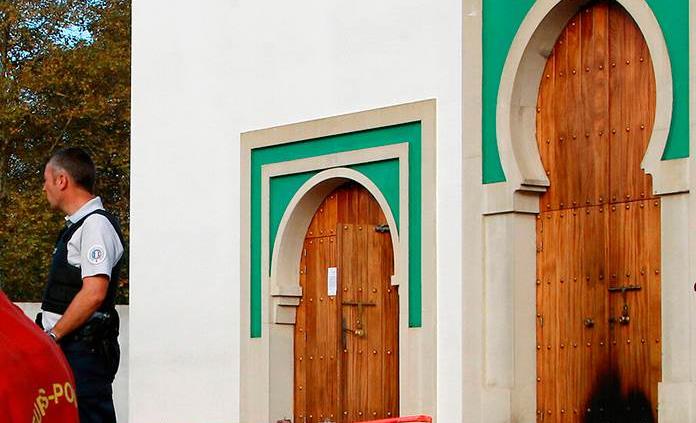 Ultraderechista ataca una mezquita en Francia y hiere a dos personas