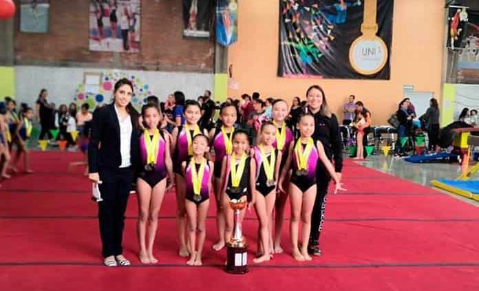 Gran actuación de gimnastas Aregym