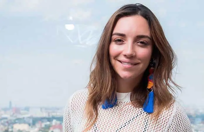 Regina Blandón lanza Déjala, un nuevo éxito musical inspirado en Mentiras