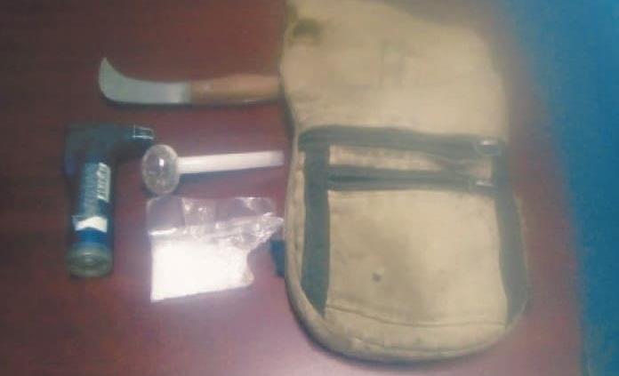 Con siete gramos de cristal, sorprenden a vicioso