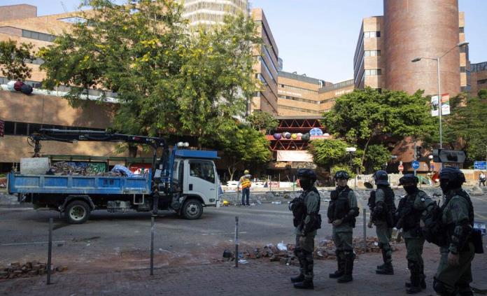 Se reducen opciones de manifestantes atrincherados en Hong Kong