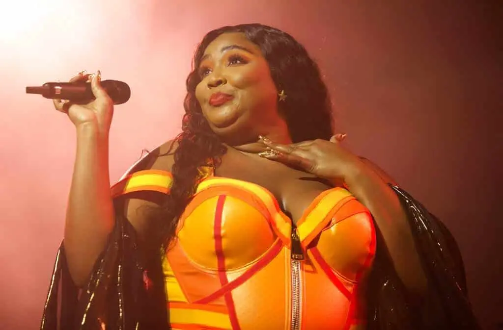 Lizzo demandada por fragmento musical de Sydney Sweeney