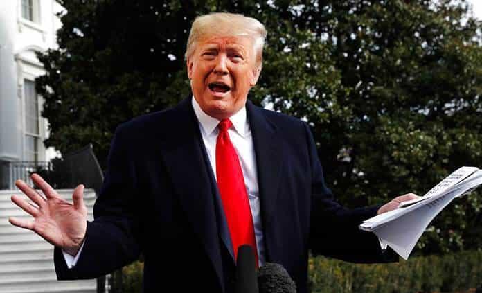Trump asegura que no exigió nada a Ucrania y se distancia de su embajador en la UE