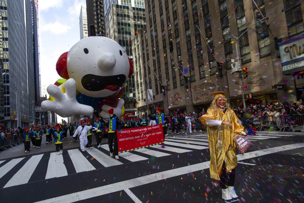 A Pesar Del Viento, Acaba Con éxito El Tradicional Desfile Del Día De ...