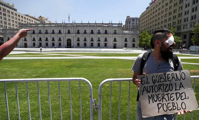 Personas con heridas oculares por protestas en Chile anuncian querella contra el presidente Piñera