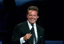 Luis Miguel rinde homenaje a Cristiano Ronaldo en concierto
