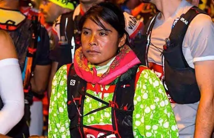 Sheinbaum denuncia discriminación contra corredora rarámuri