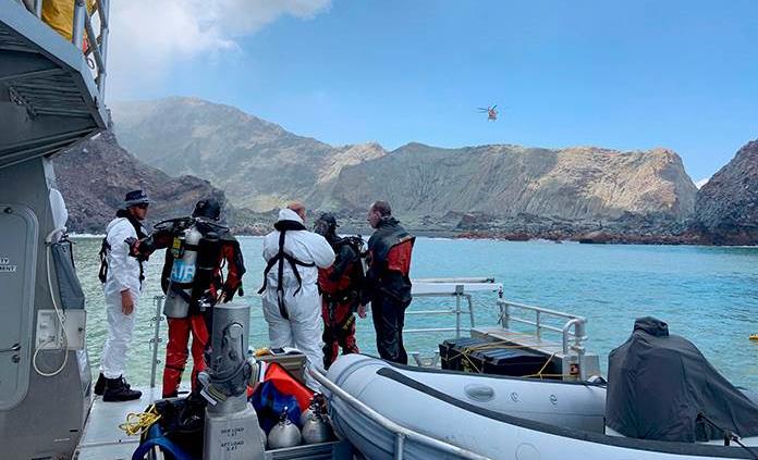 Gases merman tareas de búsqueda tras erupción en Nueva Zelanda