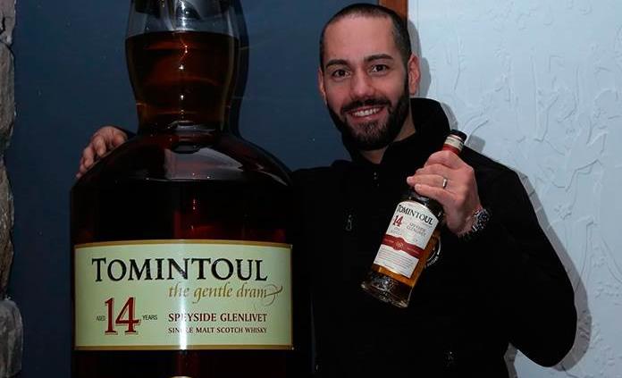 Subastan la botella de whisky escocés más grande del mundo por 20 mil dólares