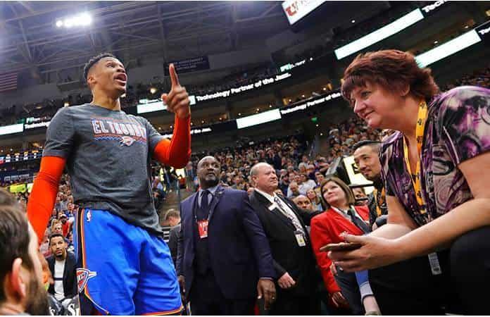 Russell Westbrook responde a los insultos del aficionado que ahora lo demanda a él y al Jazz de Utah / Foto: AP