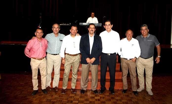Festejan con alegría por Navidad en el Club Deportivo Potosino