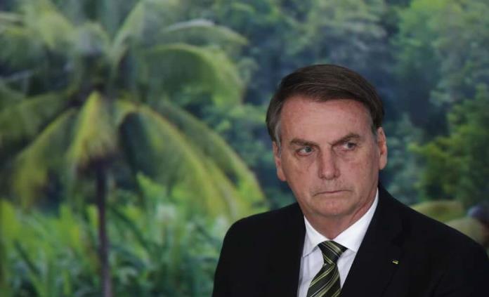Bolsonaro ataca a periodistas por preguntas sobre su hijo