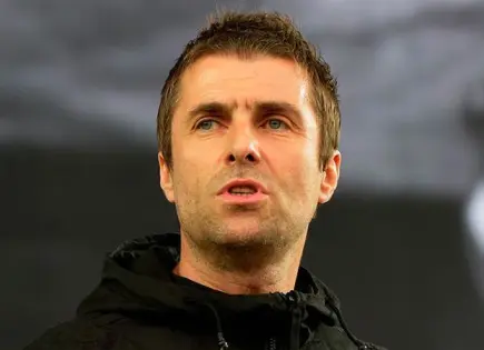 Liam Gallagher provoca escándalo al burlarse de Andy Byron en concierto de Coldplay