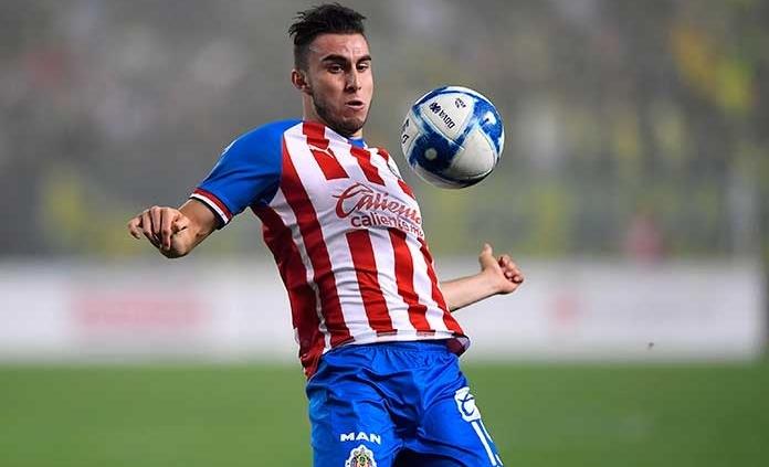 Pumas y Chivas acuerdan préstamo de Mayorga