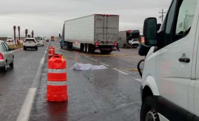 Muere trailero atropellado en la carretera a Matehuala