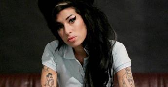 Amigos de Amy Winehouse, molestos con película biográfica