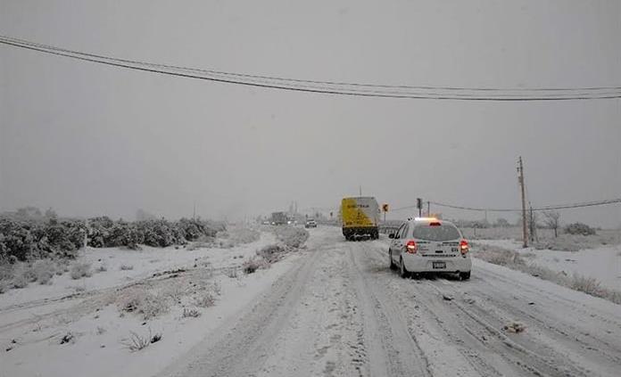 Por intensa nevada, cierran carretera Imuris-Cananea en Sonora